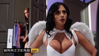 Lezbiyen Milf'Ler Sıcak Üçlüde Seks Oyuncakları Kullanıyor