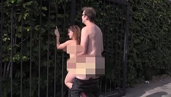 Halka Açık Yerde Sıcak Penis Aksiyonu: Ünlü Quickie