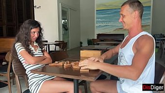 Katty West'In Jenga Oyun Kazasında Sert Anal Seks