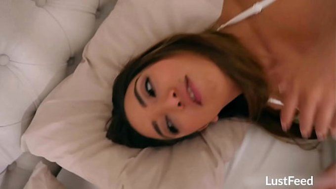 Kıvrımlı Esmer Sevgili, Oralden Sonra Içine Boşalttırıyor.