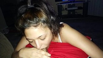 Esmer Fahişe, Cowgirl Pozisyonunda Büyük Yarrağı Sürüyor