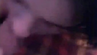 Arap Amatör Sevgilisi Ve Kız Arkadaşı Sıcak Bir Penis Emme Seansında