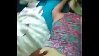 Amatör Anal Penetrasyon Ve Boşalma Keyfini Çıkarıyor