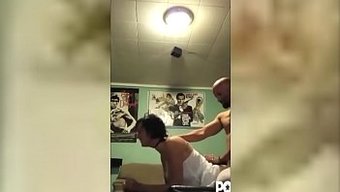 Sert Bir Videoda Milf Komşusuyla Sert Seks