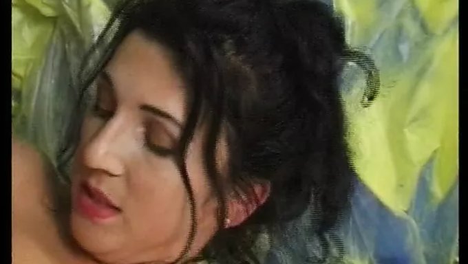 Avrupalı Güzellik, Sert Bir Sikiş Sırasında Yoğun Zevk Yaşıyor