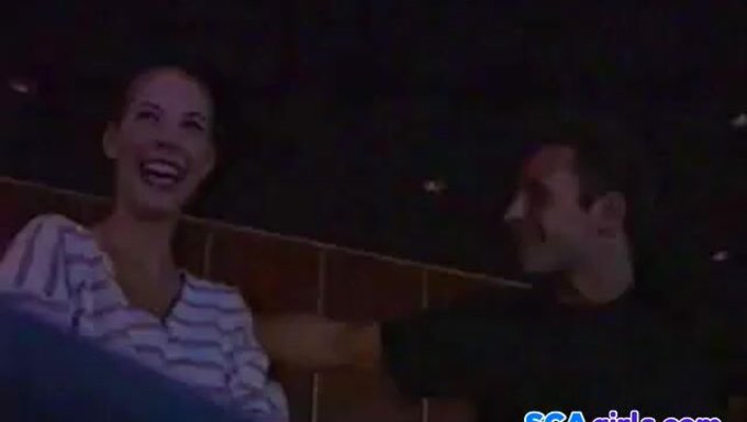 Isveçli Bir Porno Yıldızının Kariyeri Hakkında Kısa Bir Sohbet