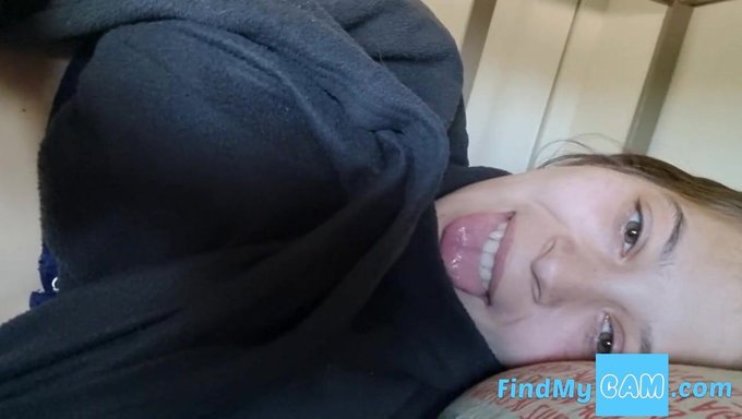 Büyük Doğal Göğüslü Kadının Mastürbasyon Yaptığı Pov Webcam Videosu