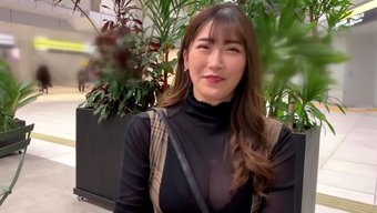 Sallanan Poposu Ve Güzel Göğüsleri Olan Çarpıcı Bir Kızın Pov Videosunun Tadını Çıkarın