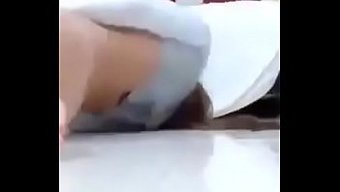 Genç Kızın Kadının Boşalmasıyla Ilk Deneyimi