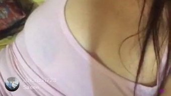 Sevimli Endonezyalı Kız Sıcak Videoda
