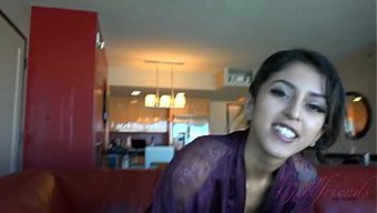 Büyüleyici Sophia Leone, Günah Şehrinde Parlıyor