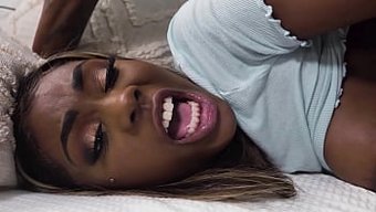 Afrikalı Üvey Babasının Sırrı: Vaizden Porno Yıldızına