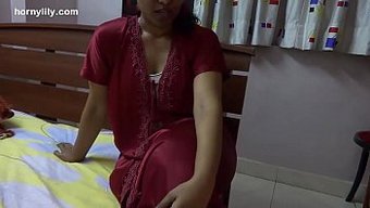 Hintli Bebek Lily, Delhi'De Seksi Iç Çamaşırlarını Sallıyor