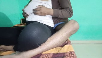 Büyük Göğüslü Bebek Bu Sıcak Videoda Sert Bir Şekilde Beceriliyor