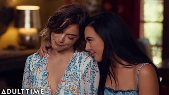 Yatak Odasında Büyük Kıçlı Bir Hatun Ve Meme Yalama Uzmanıyla Gerçek Seks.
