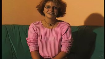 Retro Genç (18+) Bir Seçme Videosunda Parmaklanıyor Ve Sikişiyor