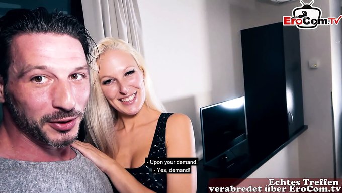 Küçük Göğüslü Bebek Pov'Da Bir Yabancı Tarafından Alınıp Beceriliyor