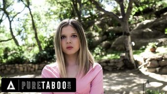 Genç Kız Arkadaş Coco Lovelock, Lezbiyen Arzularını Keşfediyor