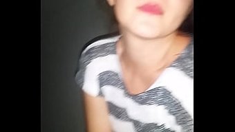 Genç Bulgar Kız (18+) Sıcak Videoda