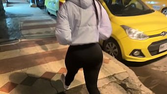 Tatlı Bir Bebek Bir Hayranıyla Tanıştı Ve Onunla Birlikte Sikişmeye Gitti.