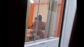 Röntgenci, Esmer Arkadaşının Kocasını Aldattığını Yakalıyor, Minyon Beden Orgazm Oluyor