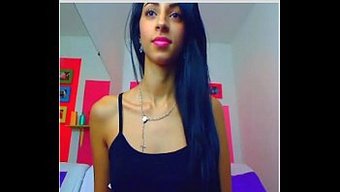 Anal Dildo Ile Çarpıcı Modelin Web Kamerası Şovu