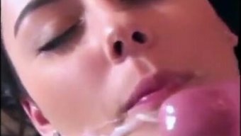 Amatör Kız Pov Videosunda Yüzüne Sikişiyor Ve Spermlerle Kaplanıyor