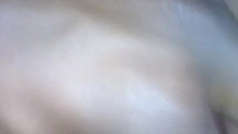 Afrikalı Güzellik Yeteneklerini Bu Ateşli Videoda Sergiliyor