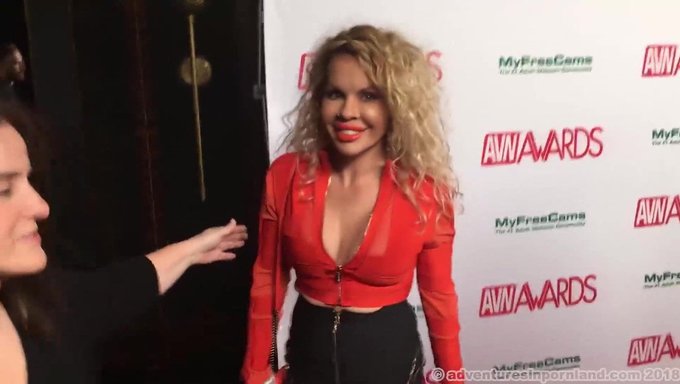 Avn Ödülleri 2018'De Porno Yıldızları Kırmızı Halıda Parlıyor!