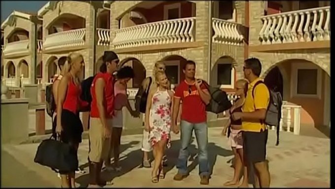 Teknede Sınırsız Grup Seks