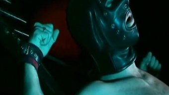 Ingiliz Gotik Amatör, Yumuşak Bir Videoda Femdom Fetişini Keşfediyor