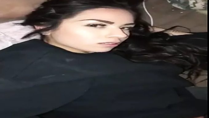 Amatör Çift Ev Yapımı Latin Kadınla Seksin Tadını Çıkarıyor