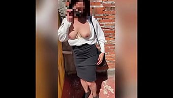 Sokakta Zeki Olgun Latin Kadın, Halka Açık Seks Için Para Alıyor