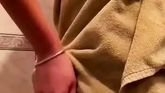 Olgun Ve Genç Milf, Bir Yabancıyla Sıcak Duş Seks Yapıyorlar