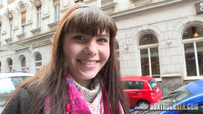 Loren Minardi'Nin Ödeme Için Kamyon Şoförüyle Vahşi Halka Açık Seks Yapması