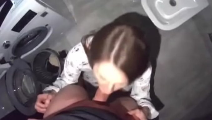 Gerçek Ev Hanımı Bir Yabancıyla Aldatıyor