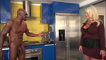 Alura Jenson'In Büyük Göğüsleri Irklararası Videoda Siyah Gangsterle Karşılaşıyor