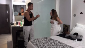 Alman Çiftin Otel Odasında Sert Seks Yapması