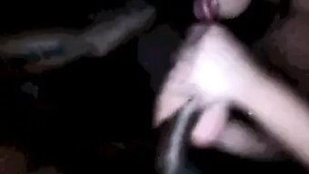 Asyalı Üniversite Öğrencisi Büyük Siyah Yarrağıyla Yüzünü Siktiriyor