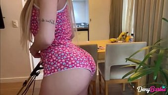 Inkar Barbie'Nin Üvey Oğlu Ile Düğün Günlerinde Buharlı Sahnesi