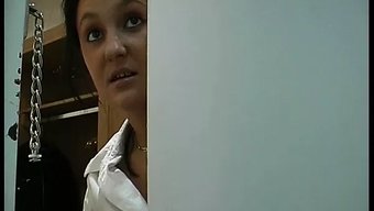 Vintage Alman Bebek, Otel Odasında Duygusal Bir Oral Zevk Veriyor