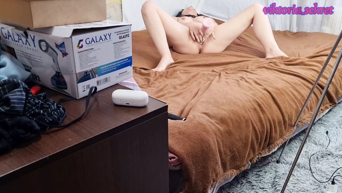 Üvey Kız Kardeş Çift Penetrasyon Alıyor Ve Ona Boşalana Kadar Izin Veriyor