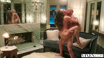 Tori Black'In Derin Boğaz Becerileri Bu Ateşli Videoda Eylemde