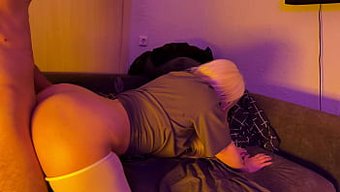 Mükemmel Kalçalı Ateşli Milf Kendini Tatmin Ediyor Ve Daha Fazlasını Istiyor.