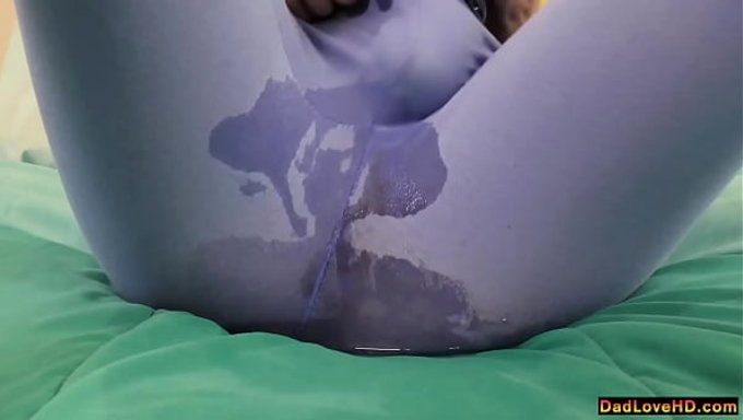 Üvey Kızı Külotunu Islatıp Parmaklıyor, Sonra Üvey Babasını Arayıp Açıklamasını Istiyor.