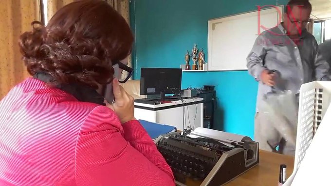 Çıplak Bir Sekreterin Ofiste Çekilen Ev Yapımı Videosu. Sfw