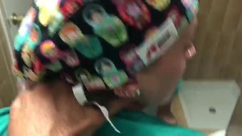 Doktor Ve Hemşire Tutkulu Bir Şekilde Sevişiyorlar
