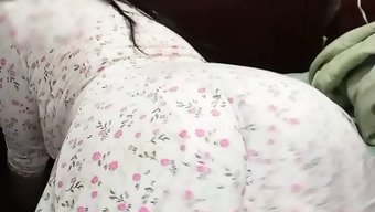 Sıkı Kolombiyalı Genç Mastürbasyon Yaparken Sıvı Fışkırtıyor
