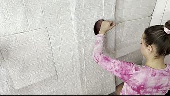 Bir Kız Gloryhole'Dan Kesintisiz Emip Sikişiyor.