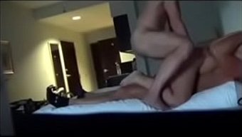 Olgun Anne, Baba Ve Oğlu Tarafından Sert Bir Videoda Beceriliyor